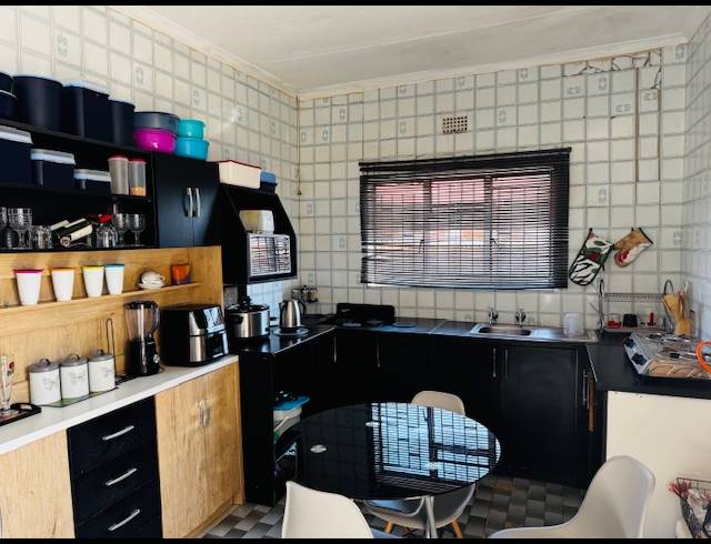 2 BEDROOM HOUSE FOR SALE IN KENILWORTH